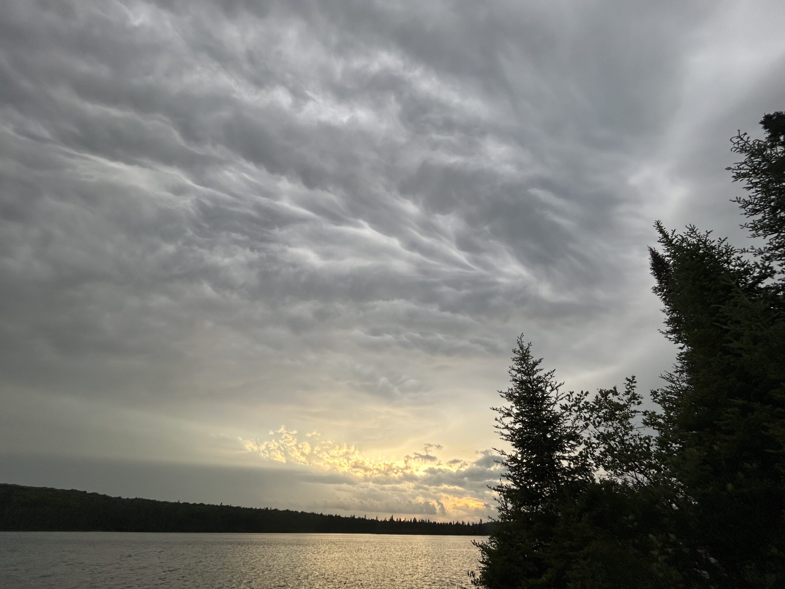 Vivre une grosse tempête en canot-camping dans le Parc Algonquin